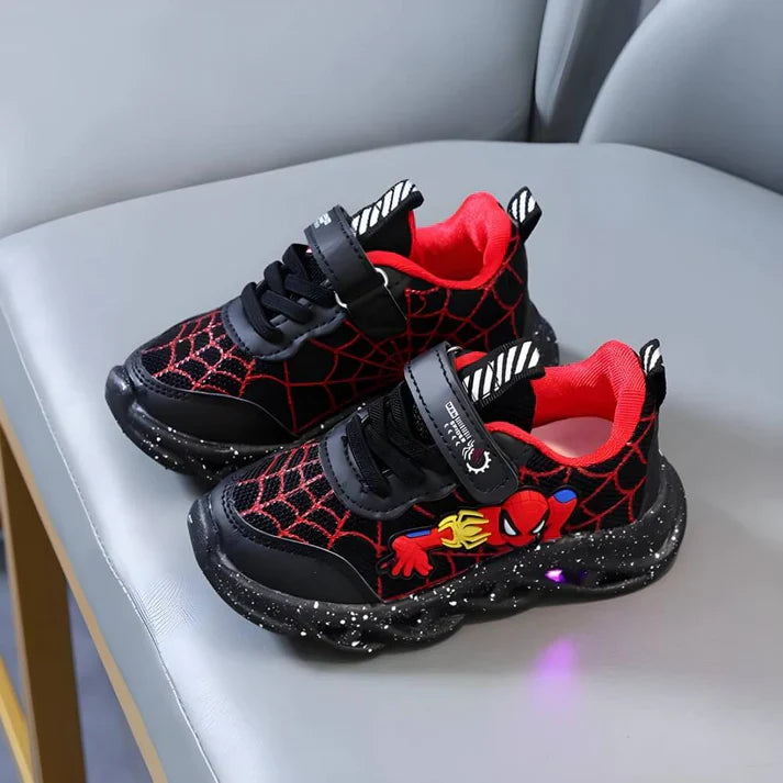 SpiderSteps™ – LED-skor för barn med superkraft